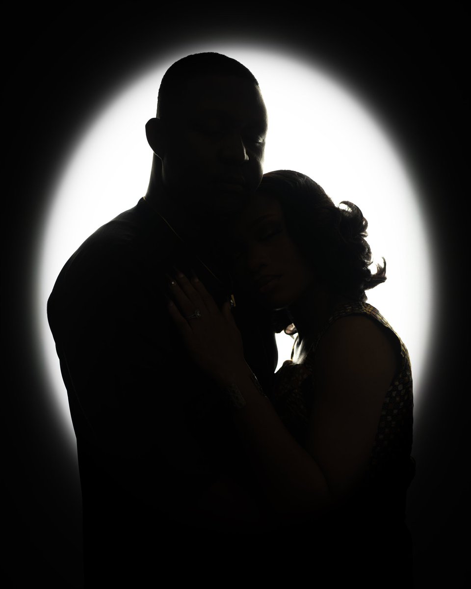 afolabi_great's tweet image. 6 DAYS TO GO
The palm wine is brewing 🧉, the kolanuts 🌰 are cracking. Our love is about to be sealed the traditional way.
#Lauvers 🤍