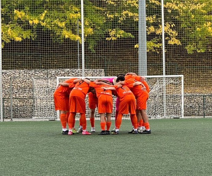 CD Parquesol (@cdparquesol) on Twitter photo 📸 Jornada 6 | Juvenil A
Esta tarde en El Saso, nuestro Juvenil A disputó un partido muy igualado, lleno de intensidad y ocasiones.
💪 Aunque no se pudieron llevar los 3 puntos, el equipo mostró garra y compromiso hasta el final, logrando un empate a 3 con el @burgos_cf 📸 Jornada 6 | Juvenil A
Esta tarde en El Saso, nuestro Juvenil A disputó un partido muy igualado, lleno de intensidad y ocasiones.
💪 Aunque no se pudieron llevar los 3 puntos, el equipo mostró garra y compromiso hasta el final, logrando un empate a 3 con el @burgos_cf