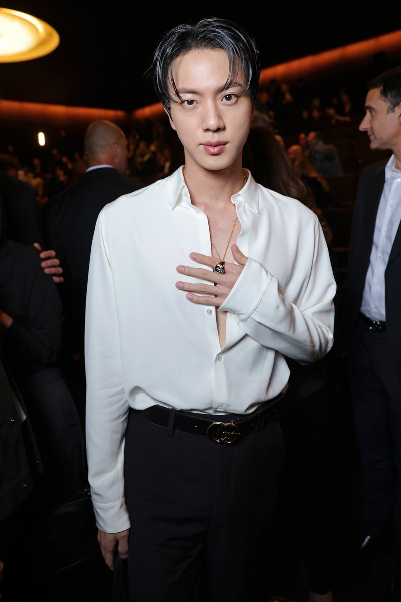 mymochikookie's tweet photo. NO SUPERO ESTE LOOK

I vote #jin for #2025MAMAVOTE https://t.co/wGkAwaCmh1