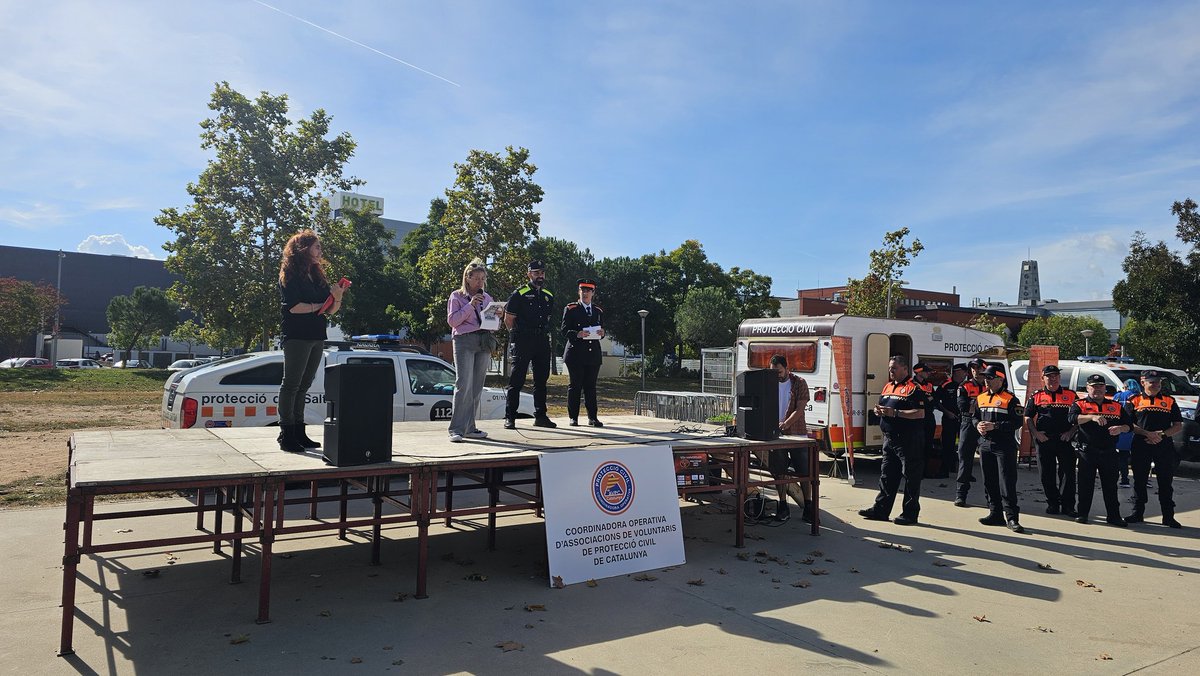 Coordinadora_AV's tweet image. Acte de commemoració del 10è aniversari de la creació de l&apos;Associació de Voluntaris de Protecció Civil de Salt ( Girona ).
Felicitats !!! 👏👏
#ProteccióCivil #Salt 
@Coordinadora_AV