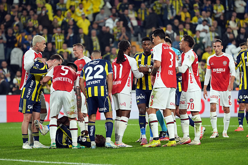 Fatih Karagümrük ikinci yarı alev aldı. 🔥🔥

#FBvKG
#Fenerbahçe-Karagümrük