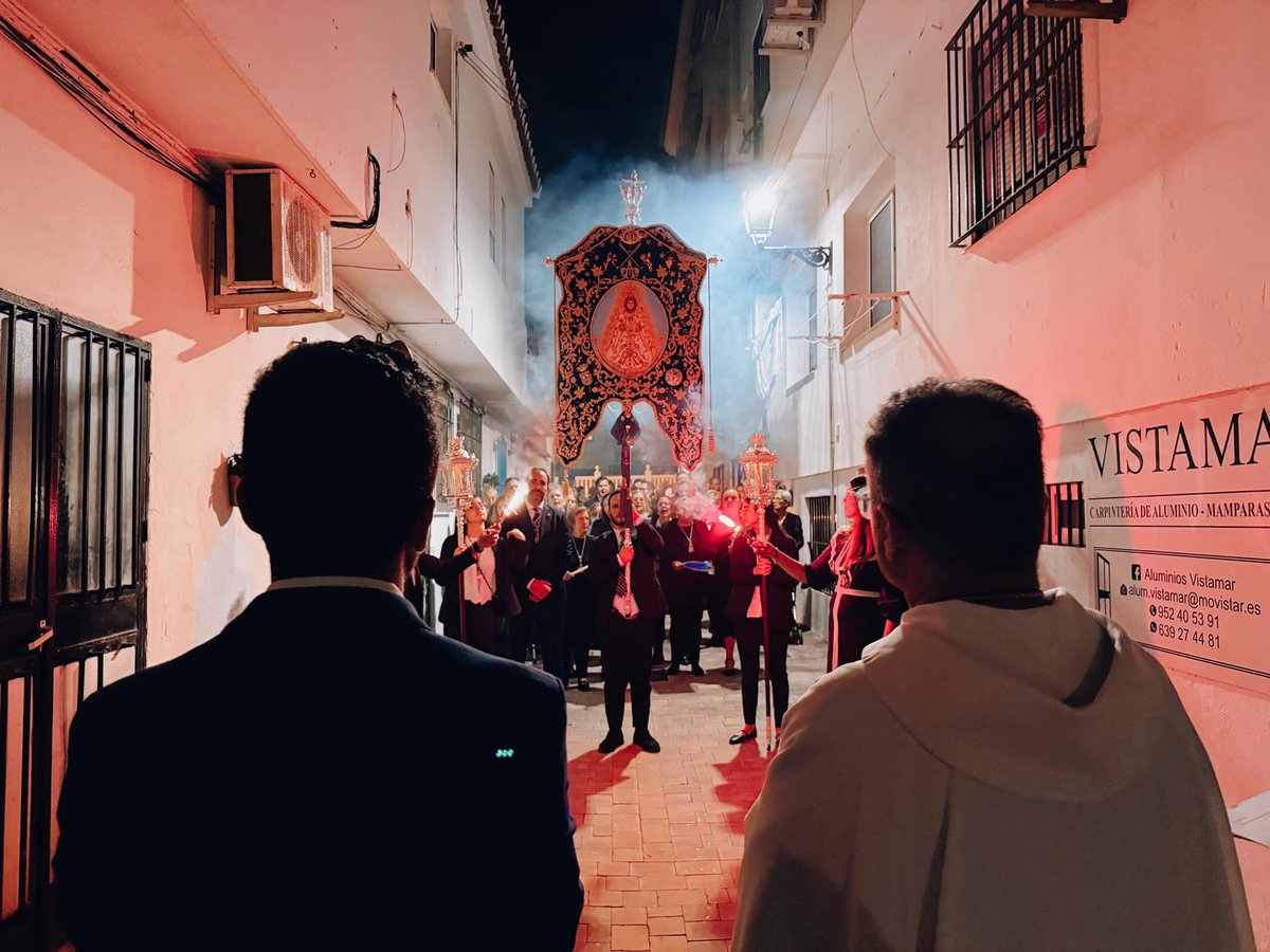 RocioRVictoria's tweet photo. El discurrir del Bendito Simpecado permitió acercar el fervor y la devoción rociera a cada rincón de nuestro pueblo, llevando nuestras oraciones a los mayores y enfermos de Rincón de la Victoria. https://t.co/6Td3xrXEXq
