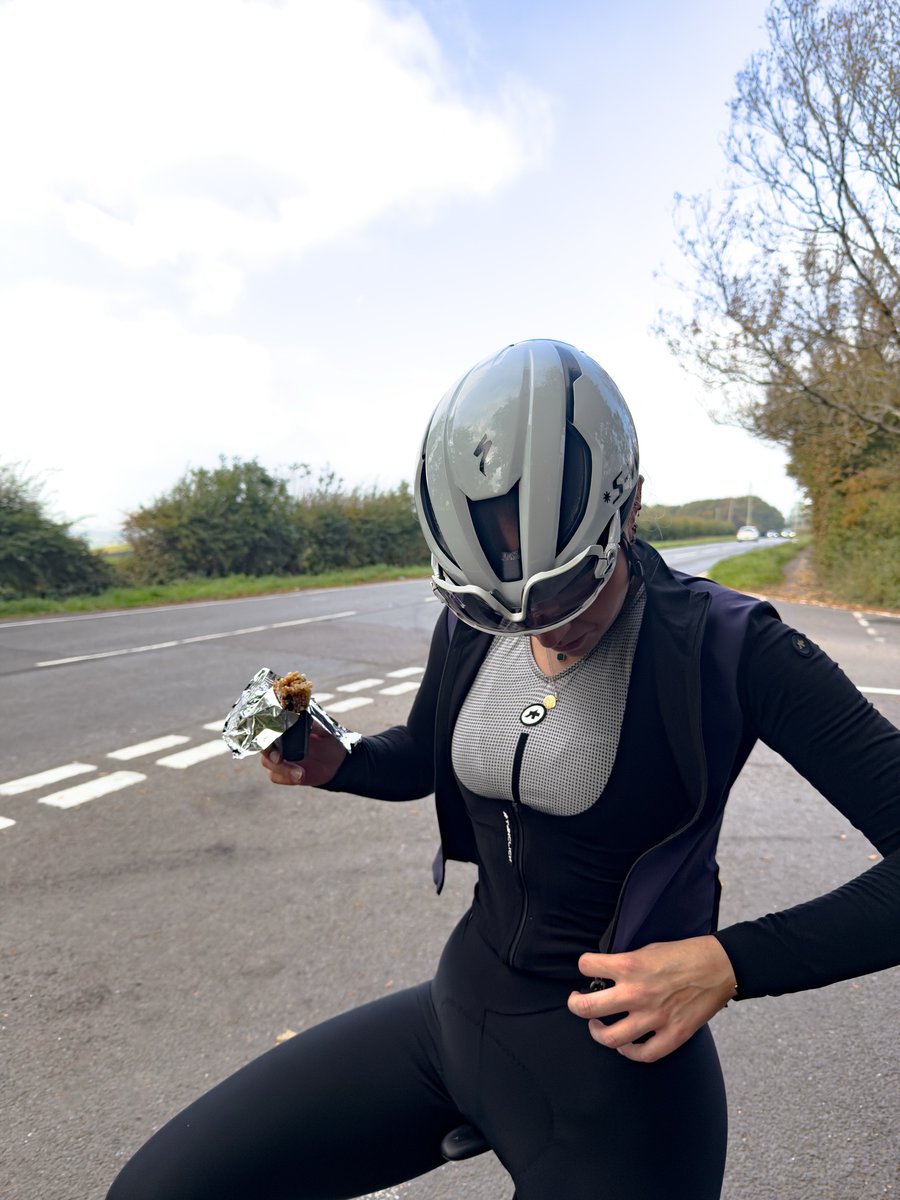 Robson63683216's tweet image. Winter layering done right 🙂‍↔️ It's that time of year when you leave the house and it's so chilly, but then the sun decides to come out and suddenly it's really warm 😆

#cyclingshots
#cyclist
#bike
#bikelife
#bikeride
#bicycling