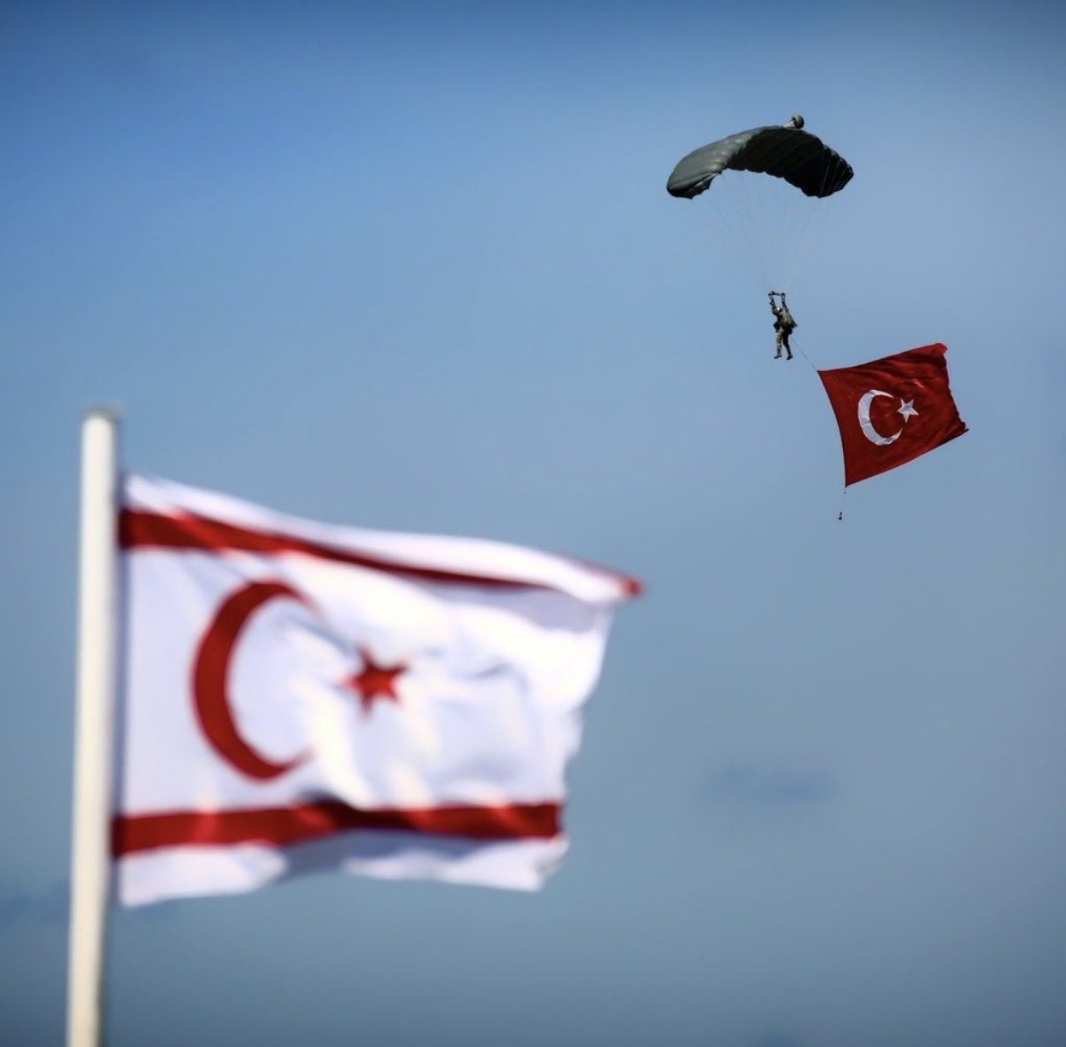 Kanla alınan toprak masada verilmez.

Kıbrıs Türk'tür, Türk Kalacak.