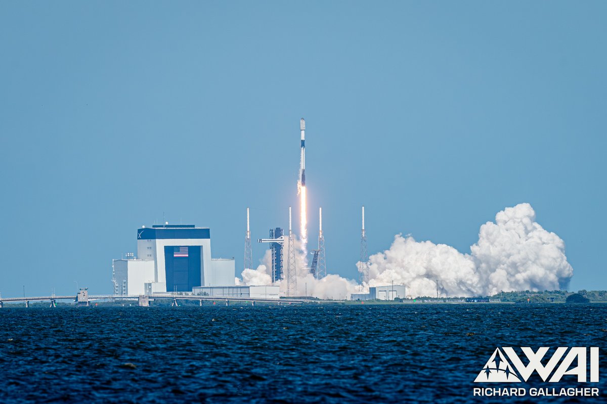 rpg571's tweet image. SpaceX Falcon 9 booster B1067 completed its 31st flight on October 19, 2025, during the Starlink 10-17 mission. 

This event set a new reuse record for Falcon 9 first-stage boosters, surpassing the previous mark of 30 flights. 

The booster, first used in the CRS-22 mission in…