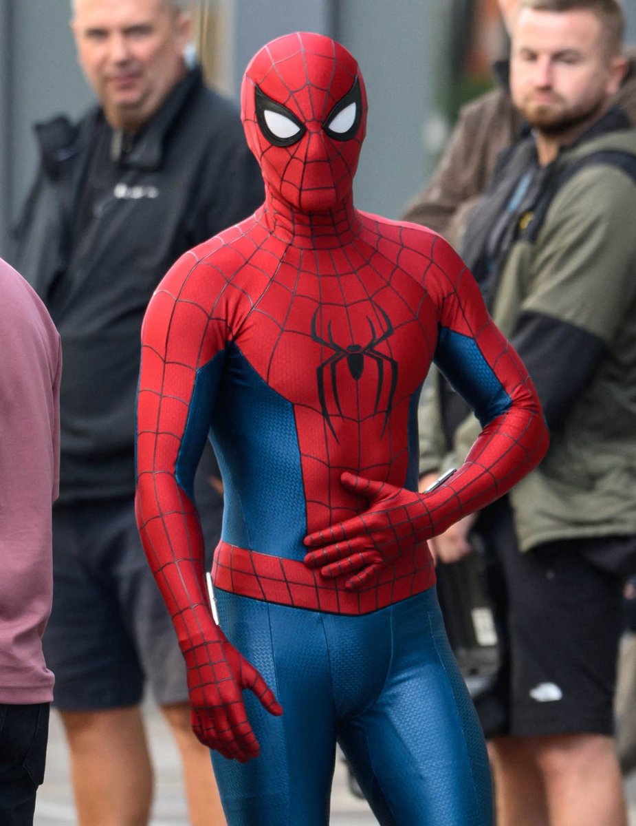 therealsupes's tweet photo. i’ll never be over how good this suit looks https://t.co/RfSt83ENFs
