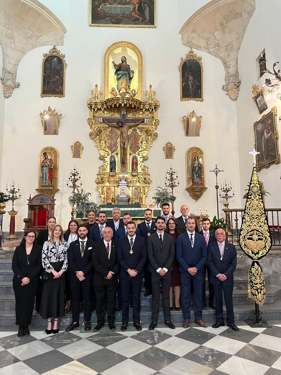 Pasionyestrella's tweet photo. ACTUALIDAD | En la mañana de hoy, 19 de octubre de 2025, nuestra Hermandad ha celebrado los cultos mensuales en honor a Nuestros Sagrados Titulares. Durante la solemne eucaristía, ha tenido lugar la jura de cargos de la nueva Junta de Gobierno. https://t.co/65Xe9LJ5uM