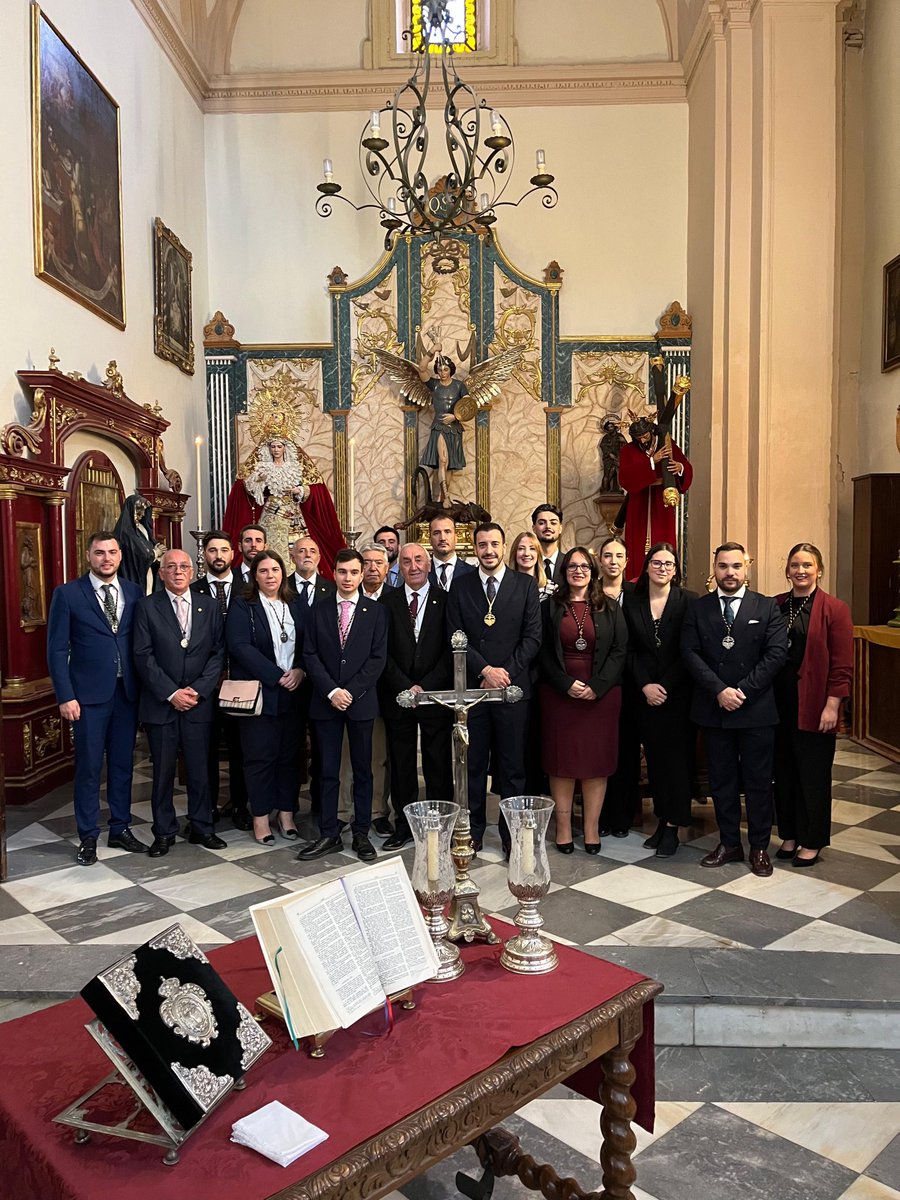 Pasionyestrella's tweet photo. ACTUALIDAD | En la mañana de hoy, 19 de octubre de 2025, nuestra Hermandad ha celebrado los cultos mensuales en honor a Nuestros Sagrados Titulares. Durante la solemne eucaristía, ha tenido lugar la jura de cargos de la nueva Junta de Gobierno. https://t.co/65Xe9LJ5uM