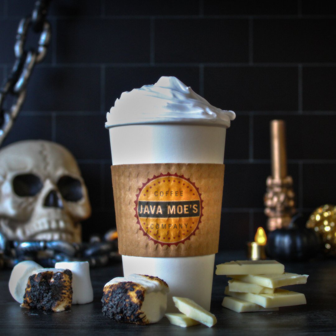 JavaMoes's tweet image. Drink of the Week: 𝐒𝐏𝐎𝐎𝐊𝐘 𝐒𝐊𝐄𝐋𝐄𝐓𝐎𝐍💀🎃
It's almost Halloween, and the Spooky Skeleton is the perfect drink. White chocolate and toasted marshmallow are hauntingly good together. 𝐓𝐫𝐲 𝐢𝐭 𝐡𝐨𝐭, 𝐢𝐜𝐞𝐝, 𝐨𝐫 𝐟𝐫𝐨𝐳𝐞𝐧 𝐟𝐨𝐫 $𝟏 𝐨𝐟𝐟 𝐚𝐥𝐥 𝐰𝐞𝐞𝐤!