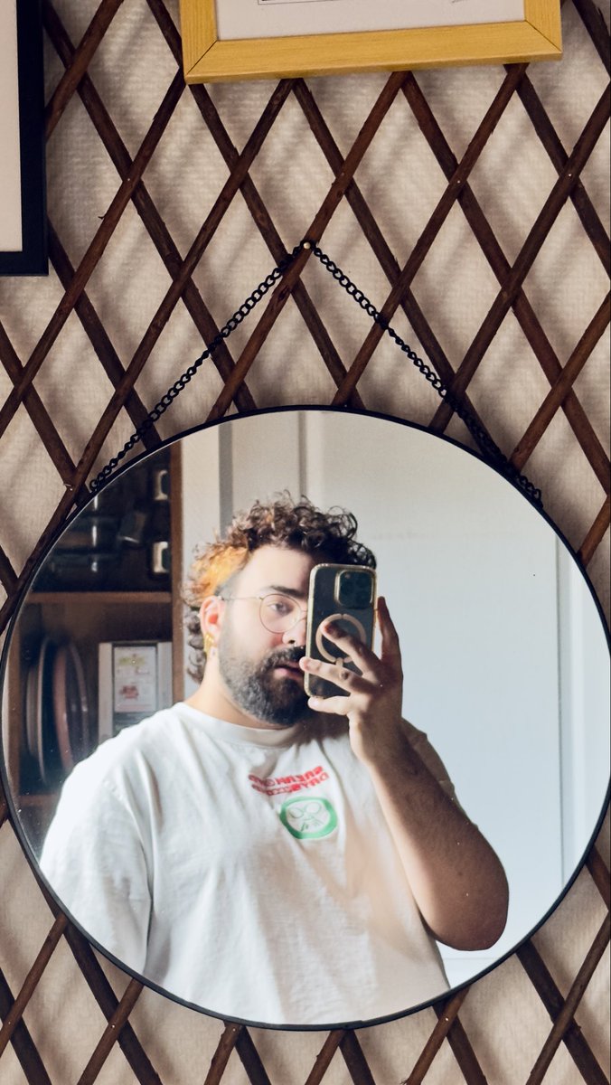 Cheveux dans le thème en vrai c: #LGBTQIAAutumnAesthetic