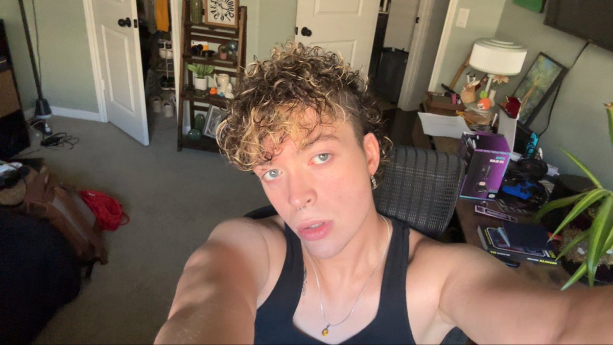 I got my hair cut again, also my desk gives good lighting :)
