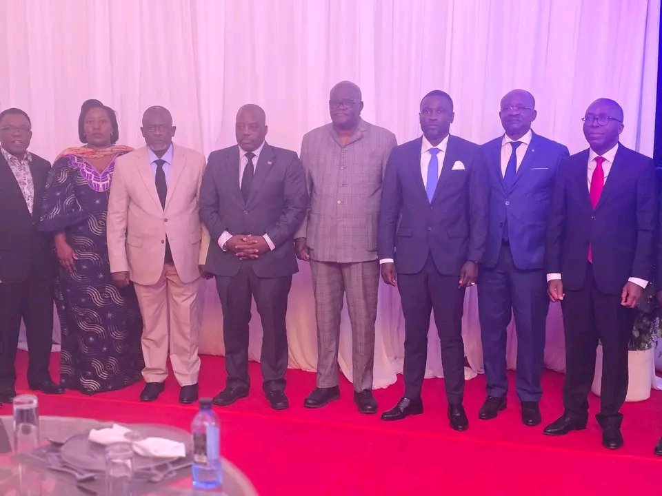 #RDC: À son retour de Nairobi ce dimanche, après avoir pris part au conclave de l’opposition convoqué autour du Président honoraire Joseph Kabila, le professeur Théophile Mbemba Fundu a vu son passeport confisqué par les agents de la Direction générale de migration (DGM) à son