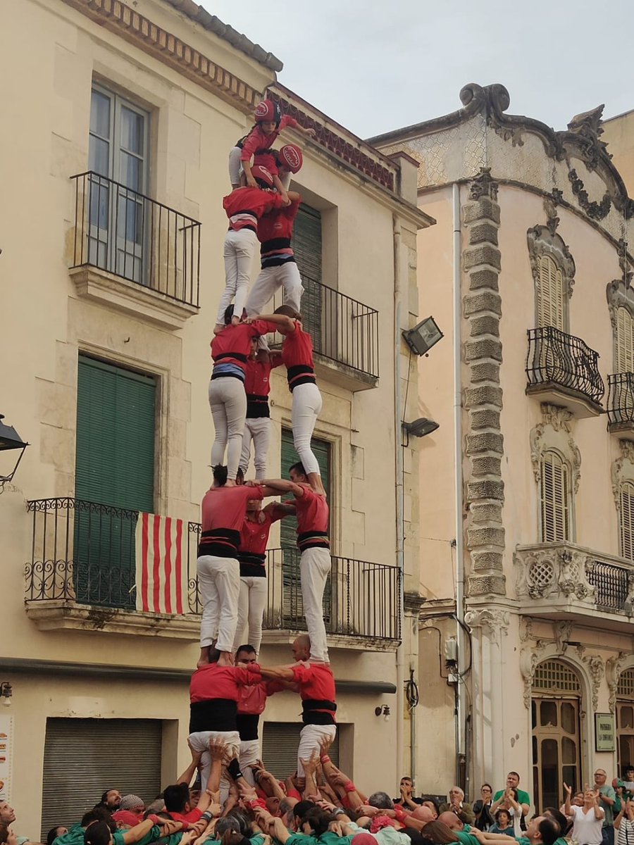 El nostre 3d7 😍

La setmana passada, en la Diada del Record vam fer:
3d7/ 4d6net / id5d6/ 4d6p/ 2 Pd4

Moltíssimes gràcies a <a href="/ccerdanyola/">Castellers de Cerdanyola</a> i <a href="/vailetsdegelida/">Vailets de Gelida</a> per les pinyes!!

Seguim 💪💪

🤍🖤❤️

#minyonsdelarboç #fempinya #castells