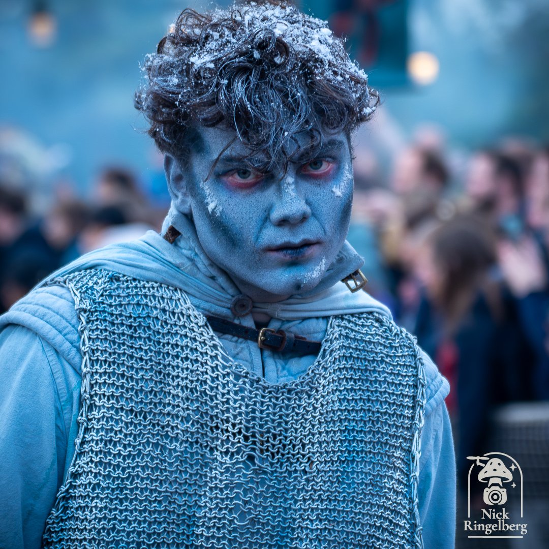 RingelbergNick's tweet photo. Toverland in standje vrieskou.
Verzin een leuk onderschrift voor foto 1.

#toverland #halloweennights #scarezone #scareactors #frost #icyvibes #winterlook #halloween https://t.co/kpVbyYQbui