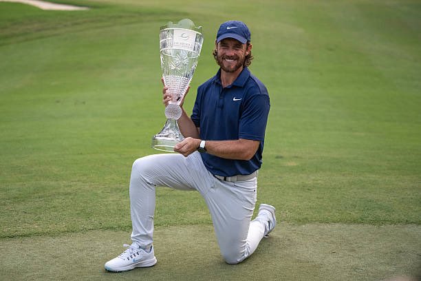 The main man with the trophy 😍😍🐐🐐.
What a week for <a href="/TommyFleetwood1/">Tommy Fleetwood</a> 👏🏼👏🏼☢️☢️