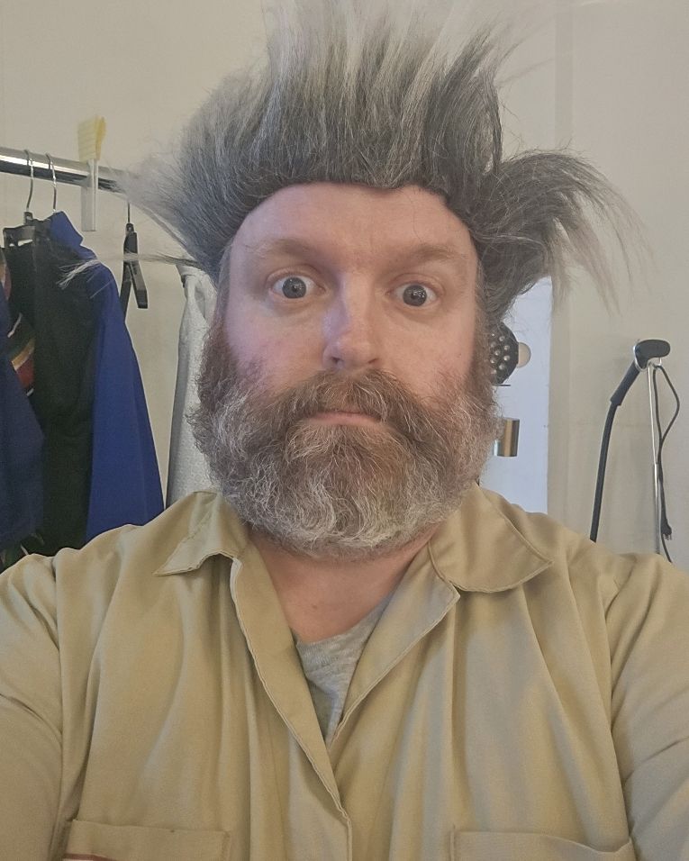 RaccTTV's tweet image. For those moments when you feel the need to shuffle across the carpet! #acting #jctalent #static #wig #costume #funny