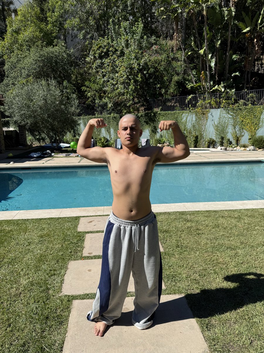 Stable Ronaldo tweet media