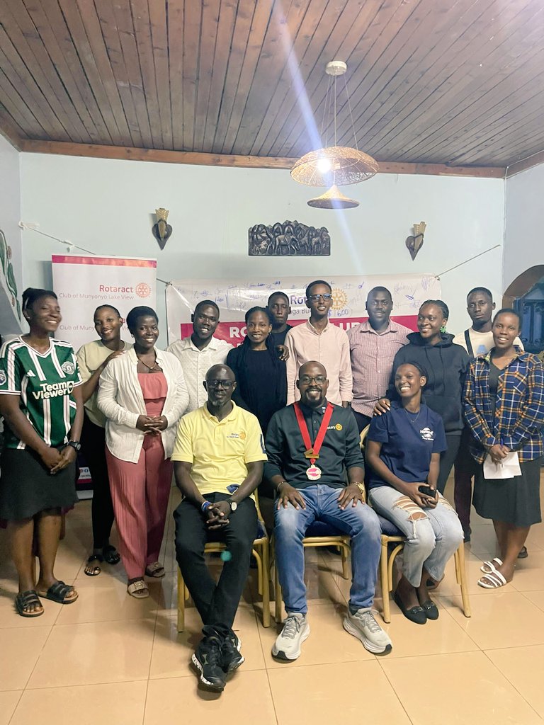 LakeviewRac's tweet image. Getting to learn More about the Board Responsibilities and club officers 

Was worthy sharing 
Our Guest @ AG SIMON PETER LUBEGA thanx alot for your time and knowledge  
@munyonyolakeview
#rotaryinternational 
#ServiceAboveSelf