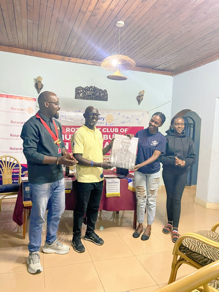 LakeviewRac's tweet image. Getting to learn More about the Board Responsibilities and club officers 

Was worthy sharing 
Our Guest @ AG SIMON PETER LUBEGA thanx alot for your time and knowledge  
@munyonyolakeview
#rotaryinternational 
#ServiceAboveSelf