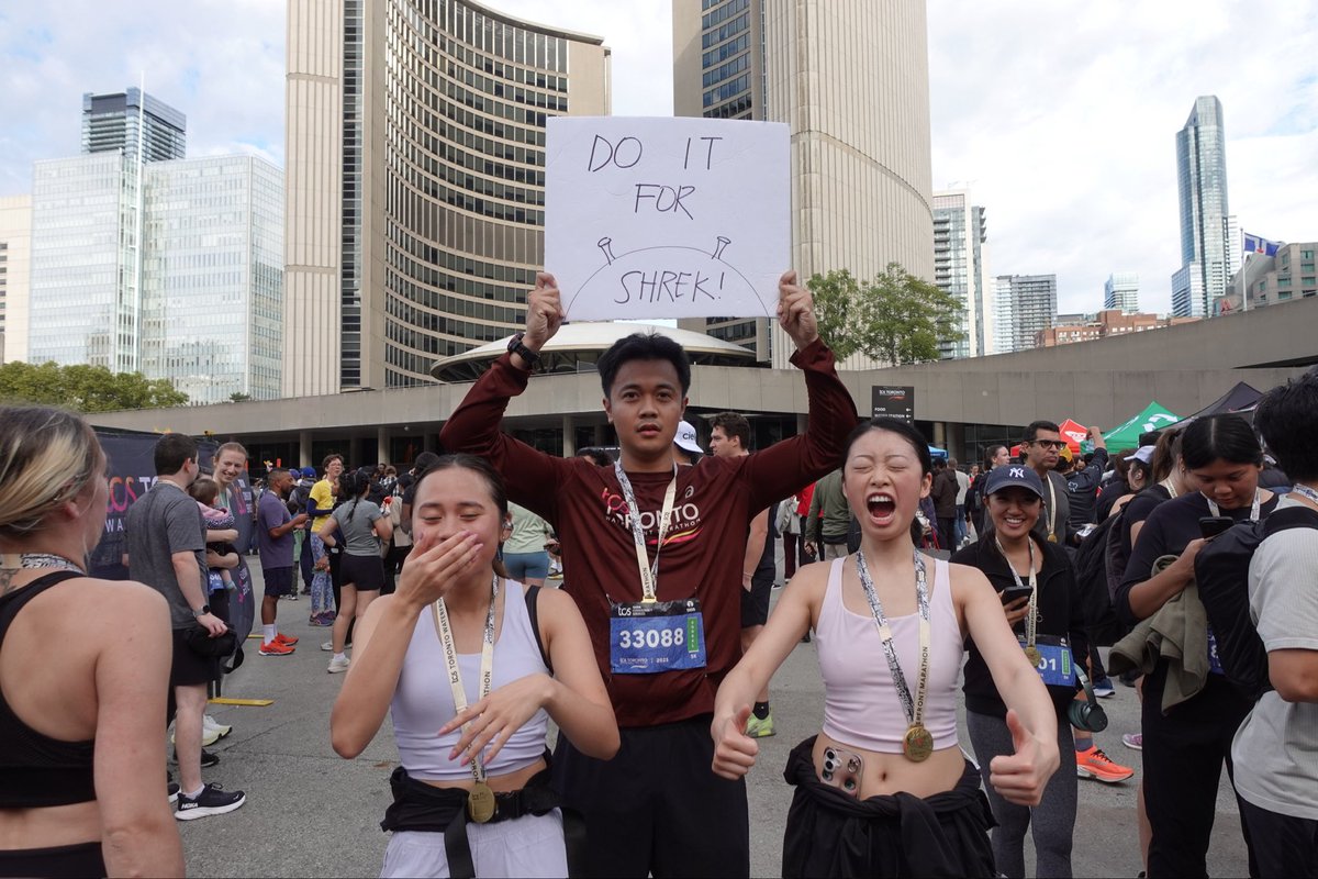 2323mllh's tweet image. Ran my first 5k race!! Died a little bit but at least I hit a new PR &amp;gt;.&amp;lt;