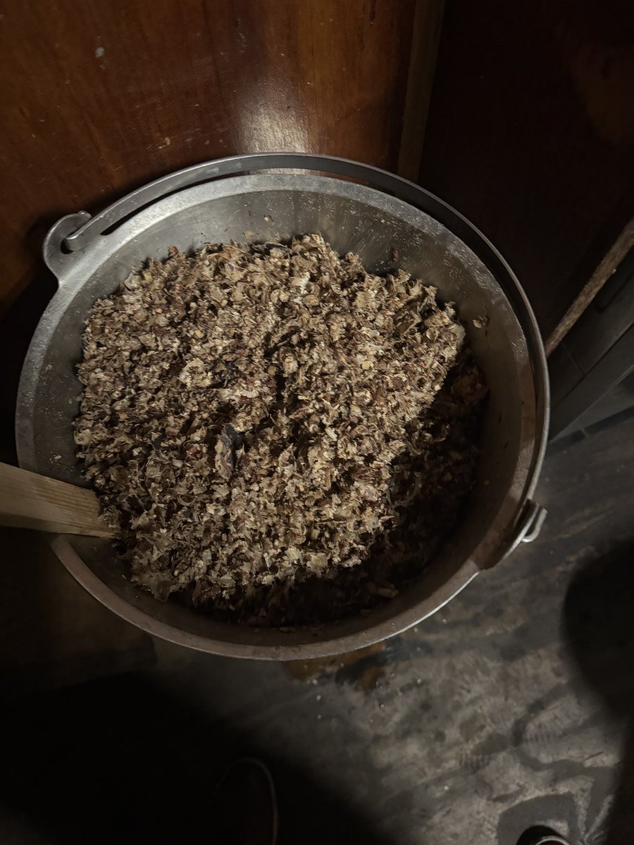 Stan this what need for vegetable garden cover with cardboard with a topping of mulch to keep worms warm over winter