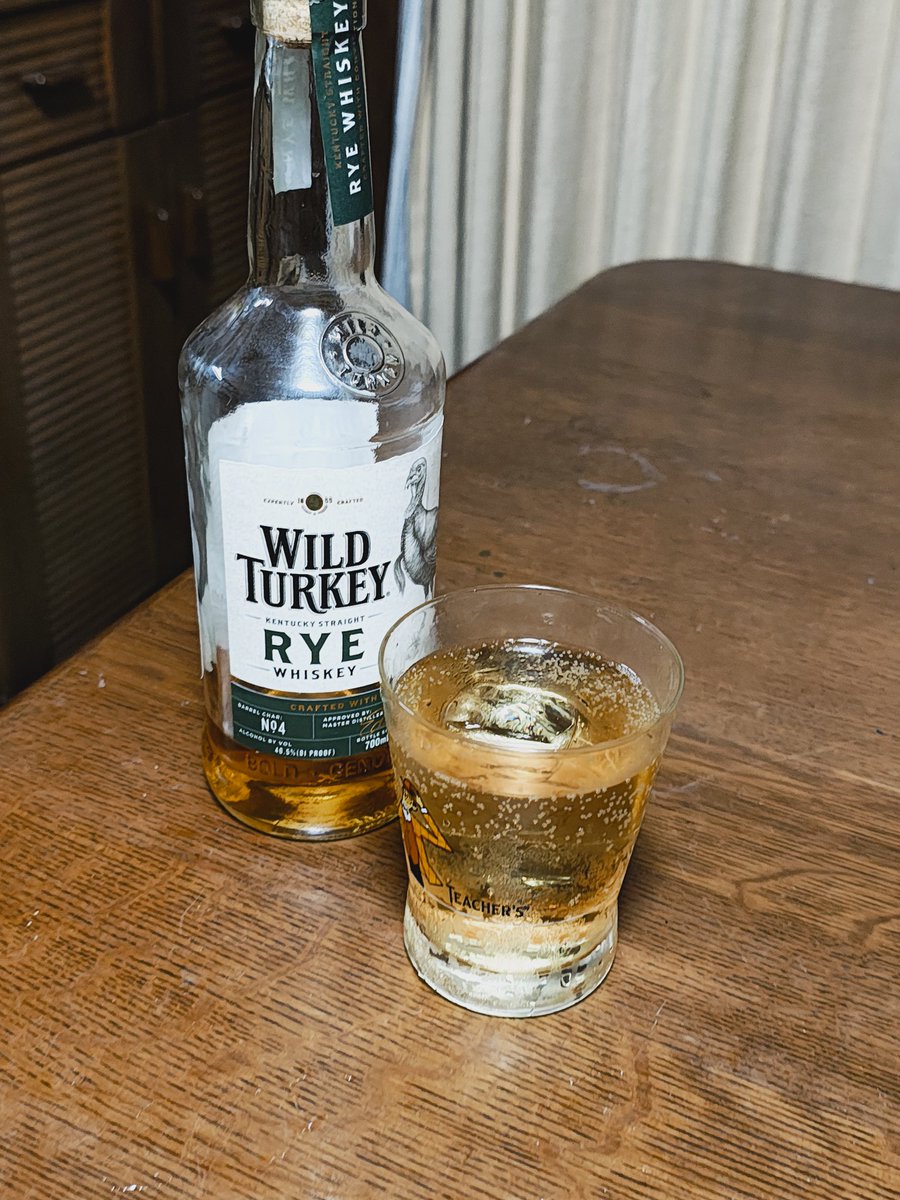 今日の〆はライ炭酸割り( ˘ω˘)
少しの苦味が炭酸ですっきり流れる…さいこー