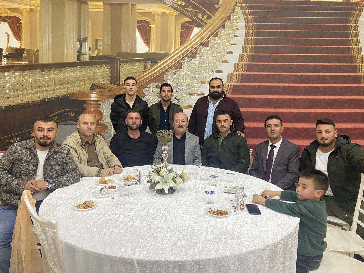 Gökçebey Orman Fidanlık Müdürlüğü’nde görev yapan üyemiz Semih Kabakçı kardeşimizin düğün merasimine, Baştemsilcimiz Ali Osman Şen ve kıymetli üyelerimizle birlikte katılım sağladık.
Her iki aileyi tebrik eder,Ayfer&amp;Semih çiftlerimize bir ömür boyu mutluluklar diliyoruz.