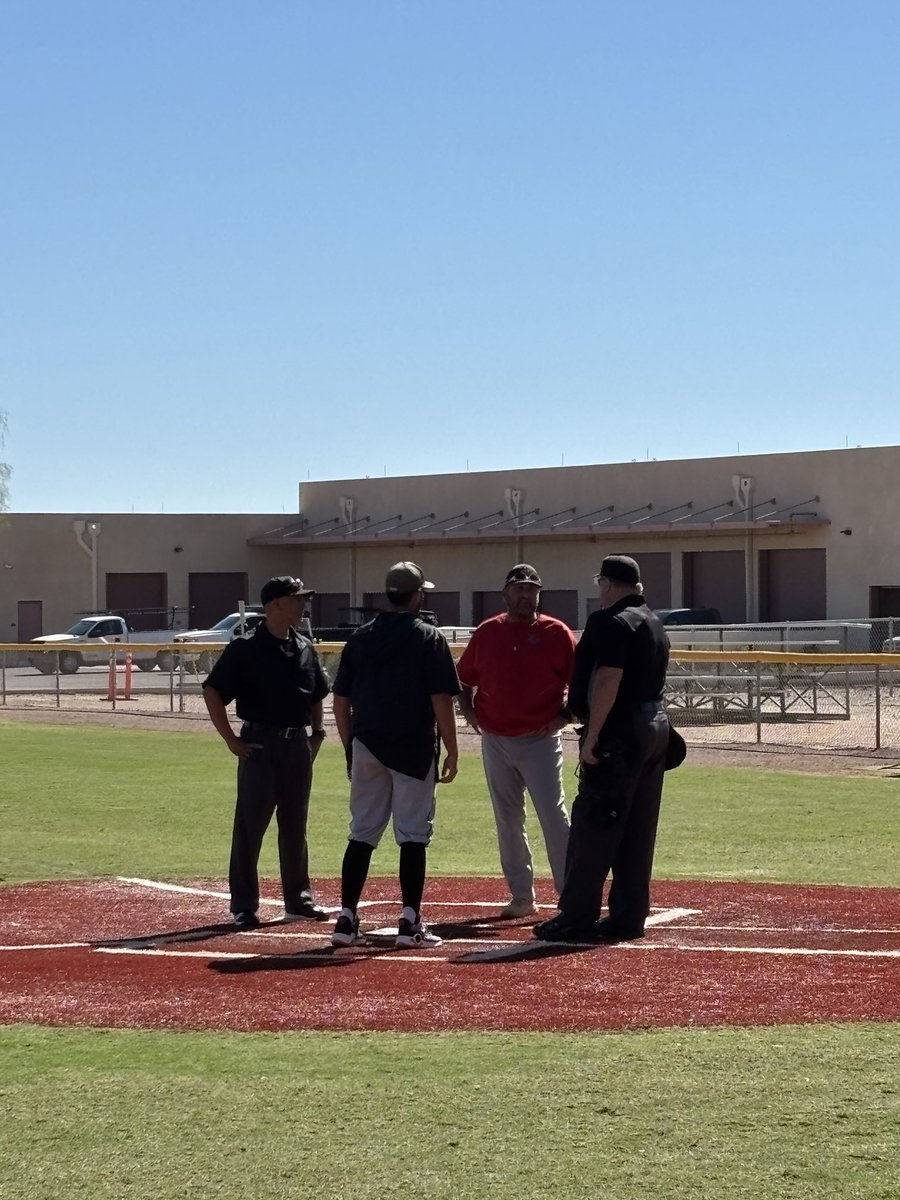WenteJon's tweet photo. Pretty cool to share the field with your son! Thanks to Cash/IO for sending TW out to the plate meeting. Special moment https://t.co/q8A00HQbfS