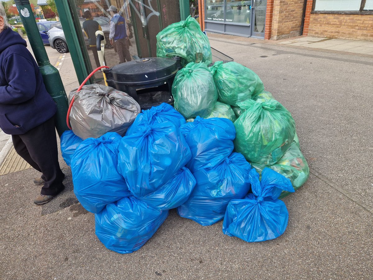 Another big litter pick organised by Cllr John Howard, 32 volunteers, 23 bags collected!