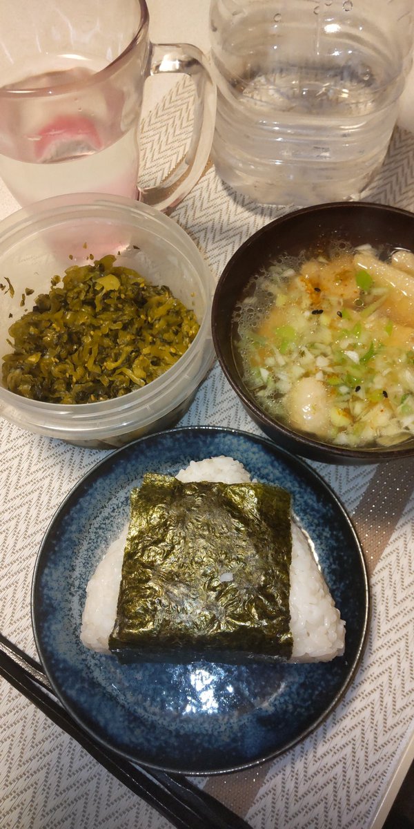 おひとり様。 (@hitori_gohan69) on Twitter photo おはようございます♪  今朝は…
明太子おにぎり🍙  お揚げさんの汁
高菜漬けw
#朝ごはん #おにぎり #サボり飯
今週も乗り切りましょう🎵 おはようございます♪  今朝は…
明太子おにぎり🍙  お揚げさんの汁
高菜漬けw
#朝ごはん #おにぎり #サボり飯
今週も乗り切りましょう🎵