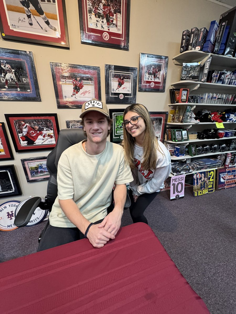 Always the best signing to go to! The best and cutest duo! Thank you <a href="/Sports_Minded1/">Sports Minded</a> for the yearly signing❤️