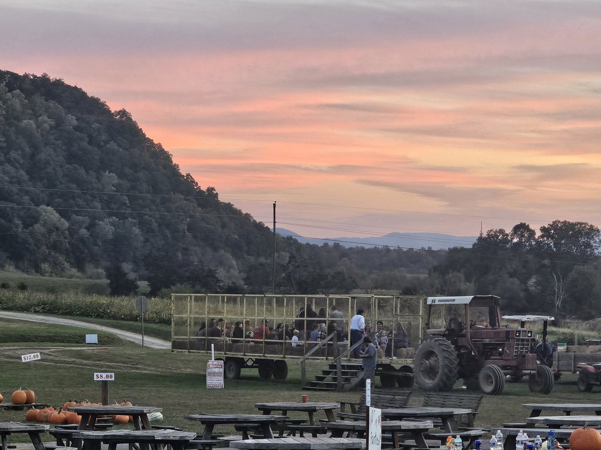 Happy Sunday! It's Night #4 of WS Nights at Myers Pumpkin Patch! Rain has played a factor in the available festivities tonight. The farm is unable to open their corn mazes due to mud, but the weather won't stop us from still having fun! Join us at 4PM tonight for Fall Fun!