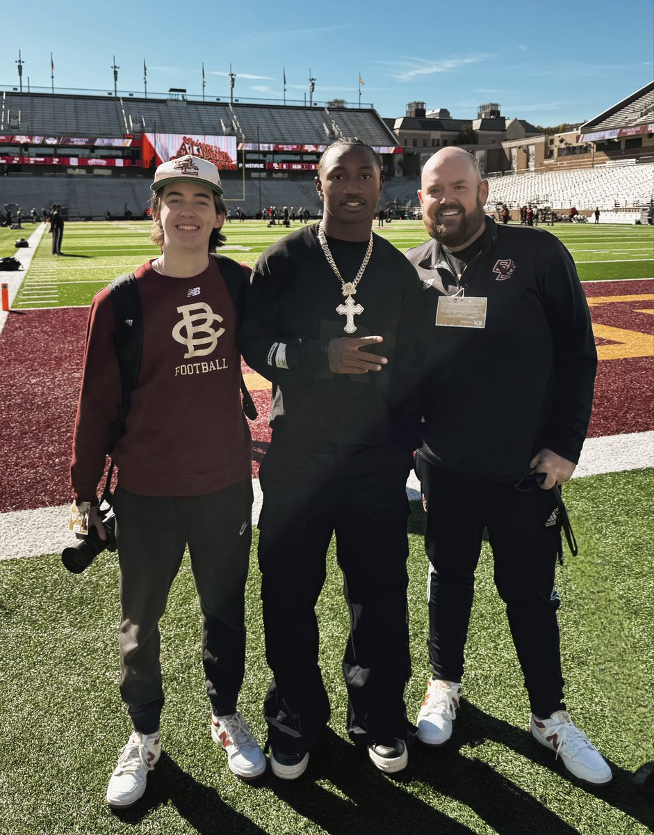 Great seeing <a href="/ZayFlowers/">zay flowers</a> pre-game at  <a href="/BCFootball/">Boston College Football</a> yesterday. Always a class act and happy to take pics with the fans! 🦅 
#bceagles #wearebc #boston #baltimore #NFL <a href="/Ravens/">Baltimore Ravens</a> #zayflowers #massachusetts #maryland #RavensFlock #bostoncollege