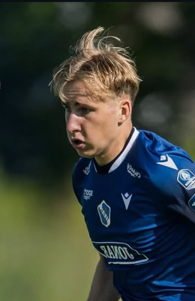 Frostbite691's tweet photo. När man springer mot lions toa efter några gränges och en alldeles för stark drottdrink https://t.co/eg4qR039XD