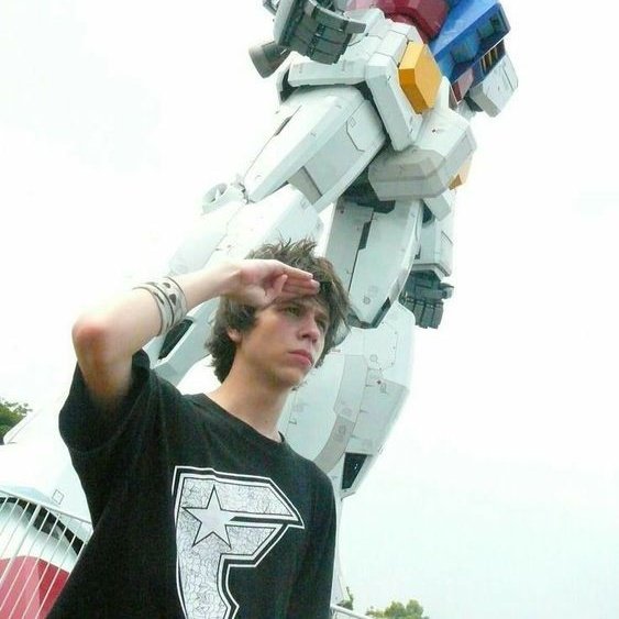 rubsprn's tweet image. 📣 Va a salir el nuevo libro de Rubius llamado "Rubius Japón 2009" Y qué mejor manera de celebrarlo que uniendonos como rubiers para hacer tendencia!
Este 22 de octubre únanse al #RubiusJapon2009 y usemos por un día una foto de perfil referente al Rubius Japón 2009! 🏯
