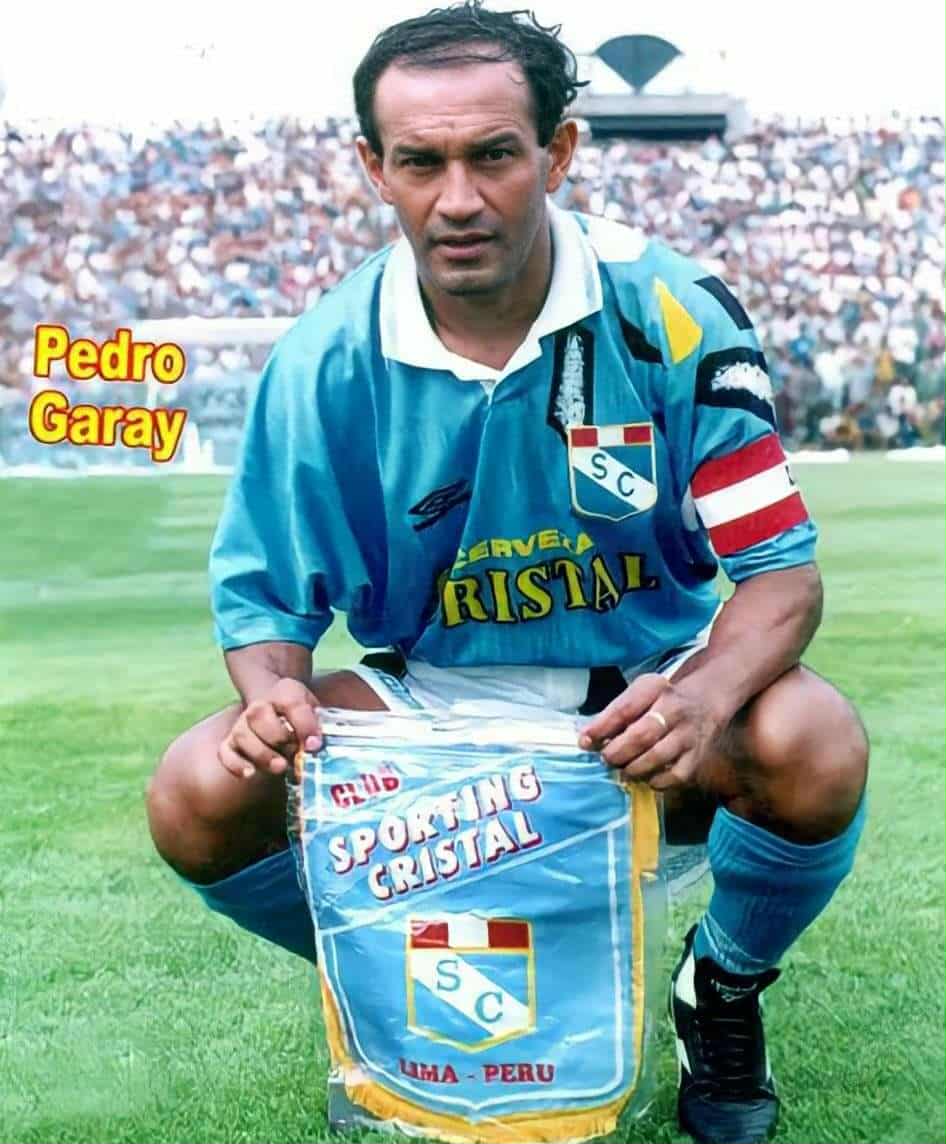 Alberto Nieto (@dalbertsc) on Twitter photo Un 19/Oct nace #PedroGaray ex jugador, capitán e ídolo de #SportingCristal. Líder y aguerrido paraguayo volante de contención con buena ubicación que llegó al Rímac a mitad de 1992. Fue tricampeón nacional con Cristal 94, 95 y 96 y Subcampeón de Libertadores 1997. Vía: <a href="/dalbertsc/">Alberto Nieto</a> Un 19/Oct nace #PedroGaray ex jugador, capitán e ídolo de #SportingCristal. Líder y aguerrido paraguayo volante de contención con buena ubicación que llegó al Rímac a mitad de 1992. Fue tricampeón nacional con Cristal 94, 95 y 96 y Subcampeón de Libertadores 1997. Vía: <a href="/dalbertsc/">Alberto Nieto</a>