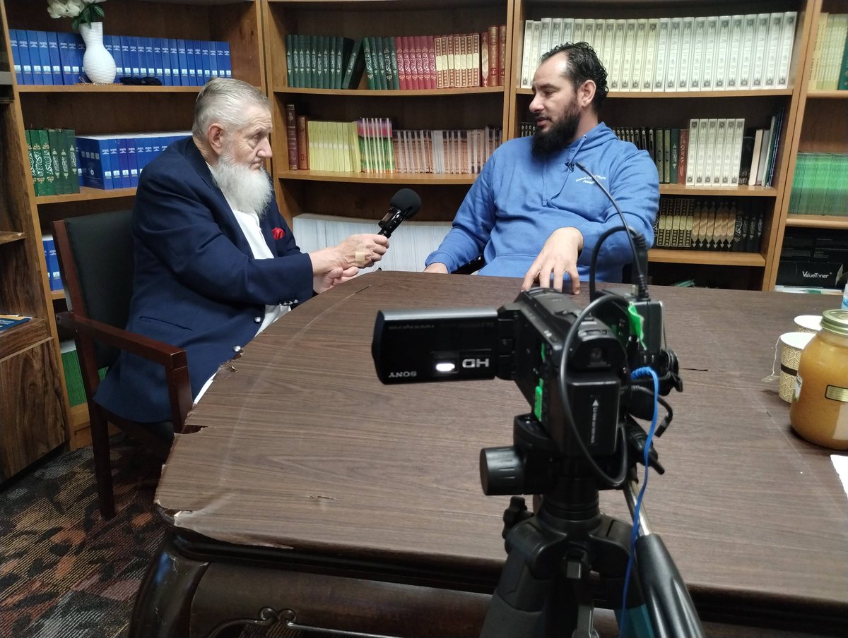 GuideUSTV's tweet image. Recording next program for Bridge To Faith! Help us keep making programs- become our dawahpartners.com #islam #muslim #convert #quran #dawah