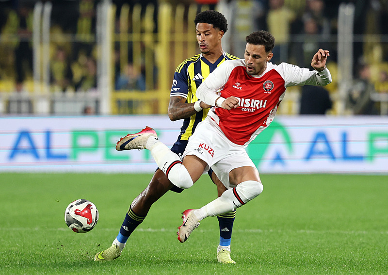 Süper lig'in son sırasında yer alan, 9 maçta sadece 3 puan toplayan Fatih Karagümrük'ü ecel terleri dökerek mağlup eden Fenerbahçe, bu akşam aldığı bu 3 puana seviniyorsa büyük sıkıntı var demektir. 

#FBvKG
