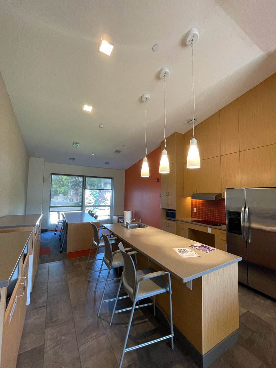 A look inside where our players call home 🏠! Check out some of these pictures from inside residence halls on campus!