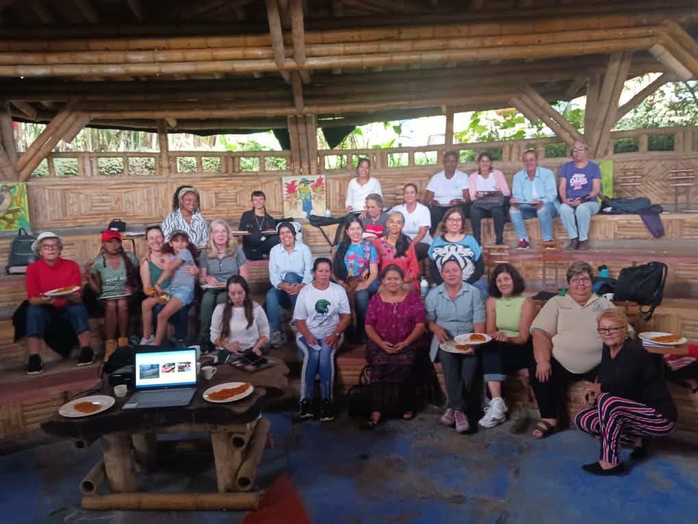 🤝🇨🇺#Cuba representada con mujeres científicas, expertas y productoras en el encuentro de mujeres de ciencia en Kimbaya, Colombia, junto a productoras de Honduras, México, Colombia, expertas de República Dominicana, y Canadá. Unidas tejiendo sueños.
ℹ️📷 <a href="/IncaCuba/">InstitutoNacionalDeCienciasAgrícolas (INCA)</a>
#CubaEsCiencia