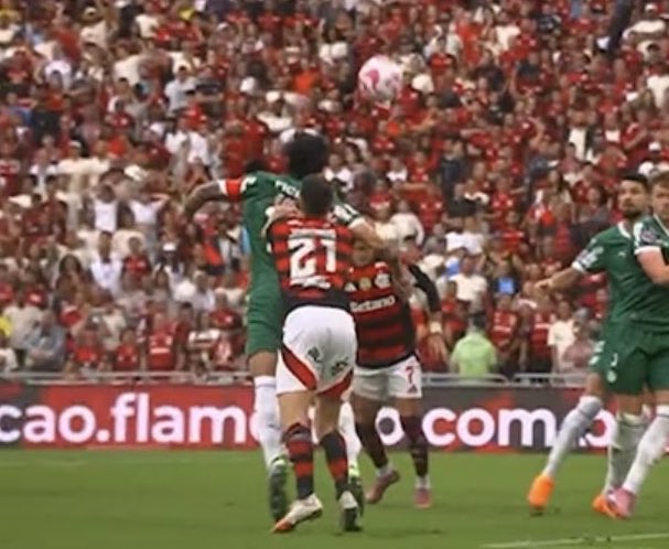 Oledobrasil's tweet image. Foi MUITO pênalti pro Palmeiras.

Absurdo mesmo com VAR não ser marcado.

📸 reprodução / TV Globo