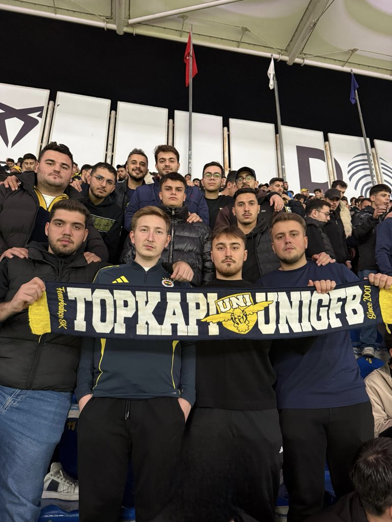 SEVDİK SENİ HER ŞEYDEN ÇOK!

Fenerbahçemizi Karagümrük karşısında da yalnız bırakmadık.