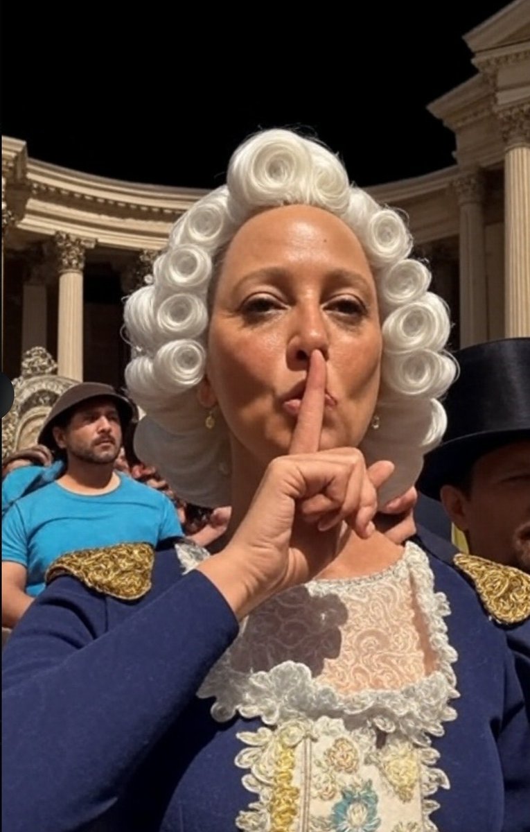 ChairoVisa Semanal

—No se puso el retrato de Mugroña, y ojalá nunca se ponga
—El del FONDEN está tan apestado que todos lo negamos
—Si la ayuda no es guinda, no hay ayuda
—Disculpen el Photoshop pero si voy me reclaman
—Con los nuevos impuestos, nuevos lujos y nuevas propiedades