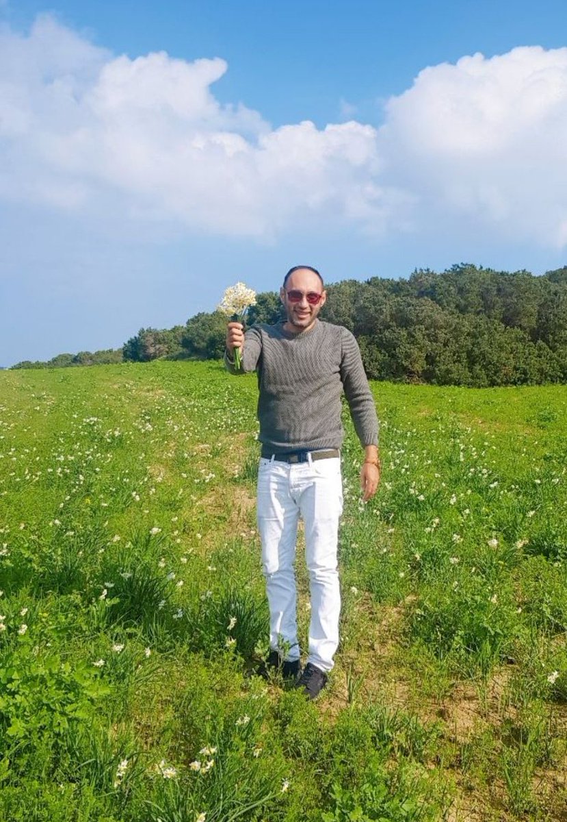 تو زندان هر روز به #امیرحسین_موسوی میگن که کارت تمومه تا شکنجه روحیش بدن.