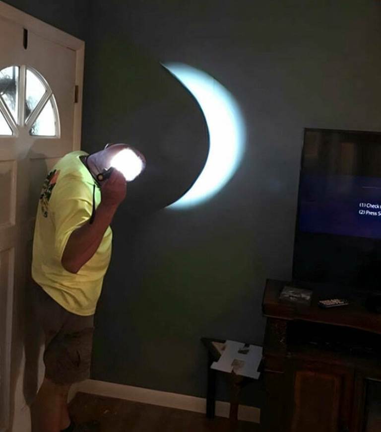 FNovelsO's tweet image. When It Storms During The Eclipse, A Dad Improvises The Only Way A Dad Can

freenovelsonline.top/2025/08/humor-…

#freenovelsonline #funnyposts #funny #humor #memes #funnymemes #dankmemes #relatablememes #memesdaily