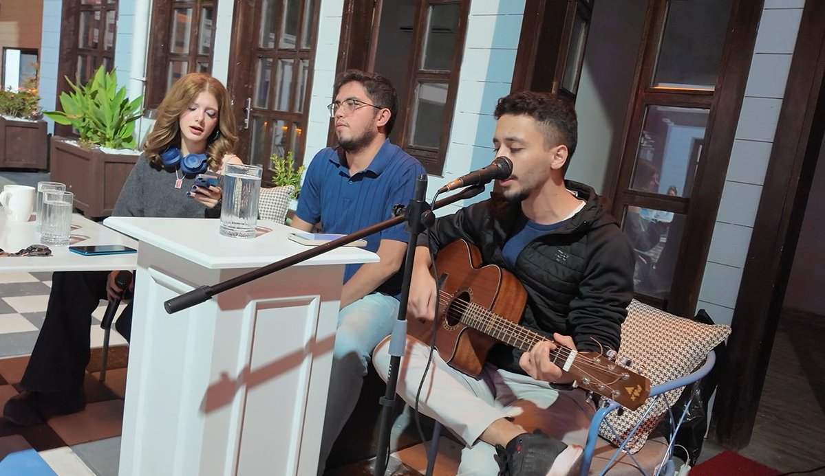 YENİ CAZİBE MERKEZİ; LEZZETLER SOKAĞI

Vitamin Kafe, Pasta Evi ve Gastronomi Bölümü ile Karaköprü’nün yeni cazibe merkezi Lezzetler Sokağı’mız, hafta sonları misafirlerini canlı müzik eşliğinde ağırlıyor.

#Şanlıurfa #Karaköprü
#KaraköprüBenimEvim