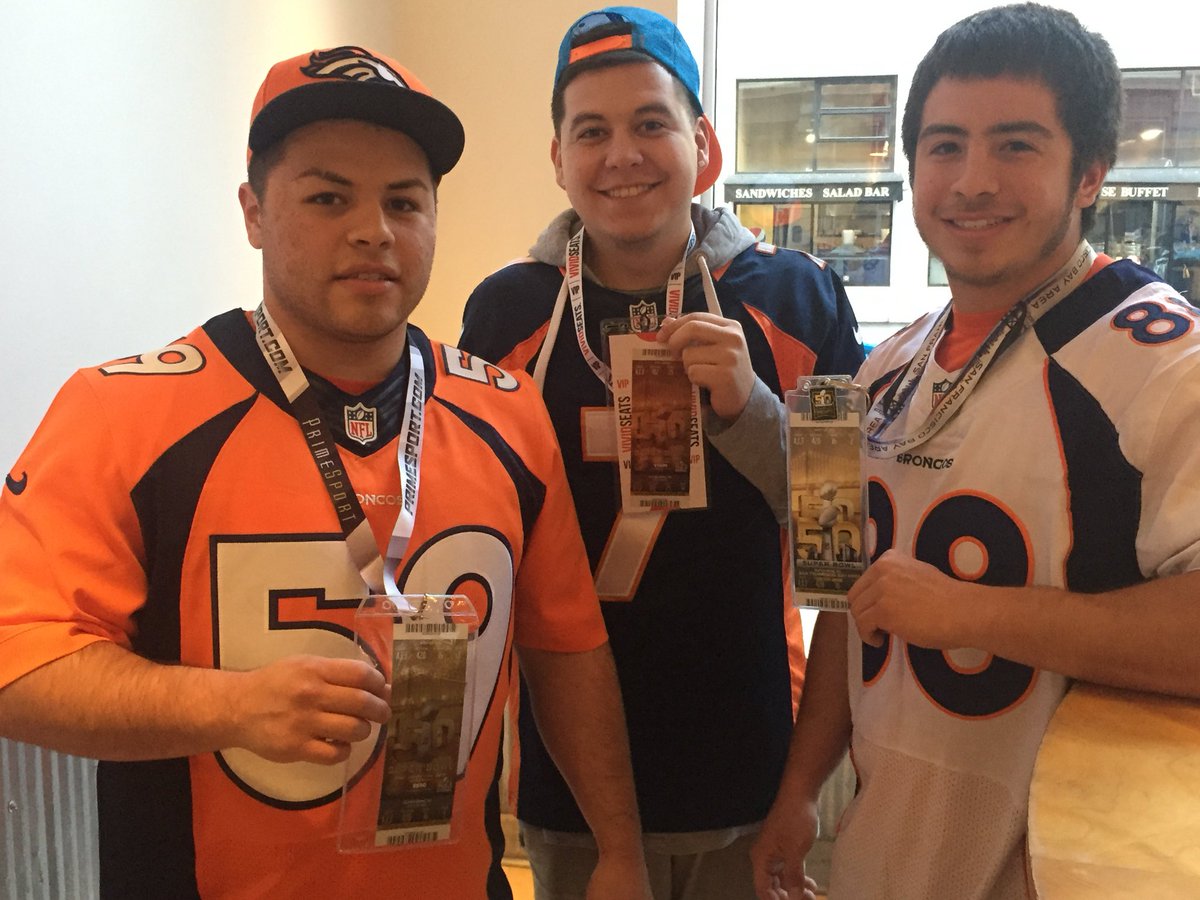 _henngriffey's tweet photo. 10 YEAR REUNION #SB50 https://t.co/GtTdzxxJDf