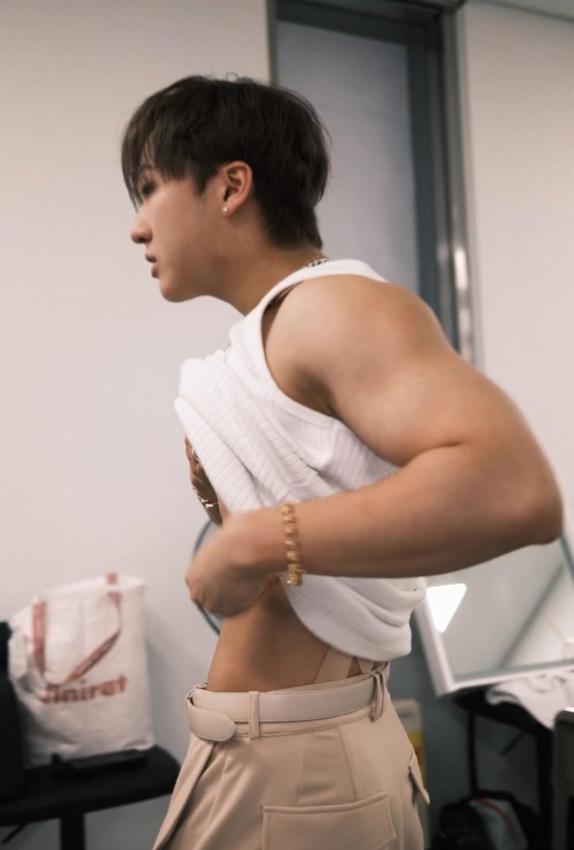 OMFG THANK YOU LEEKNOW FOR THIS CHANGBIN PICTURE