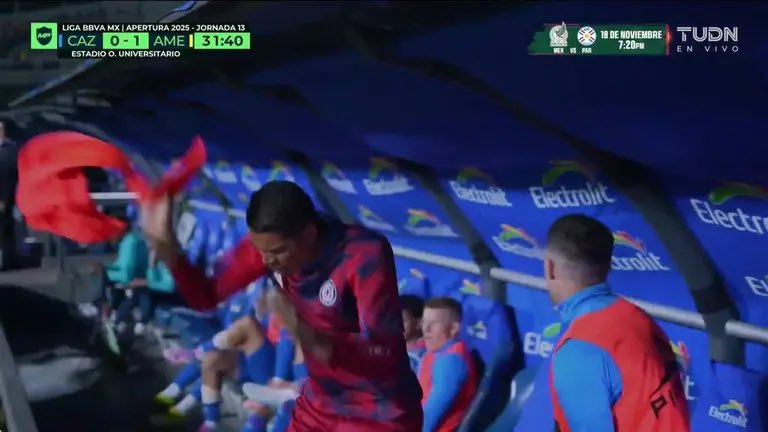 Que puto coraje, Gudiño respaldando a Mier, después de su cagadota contra el América, y el pendejo de Mier emputado en el primer gol a Gudiño en su primera titularidad del torneo, en vez de hacer lo mismo.