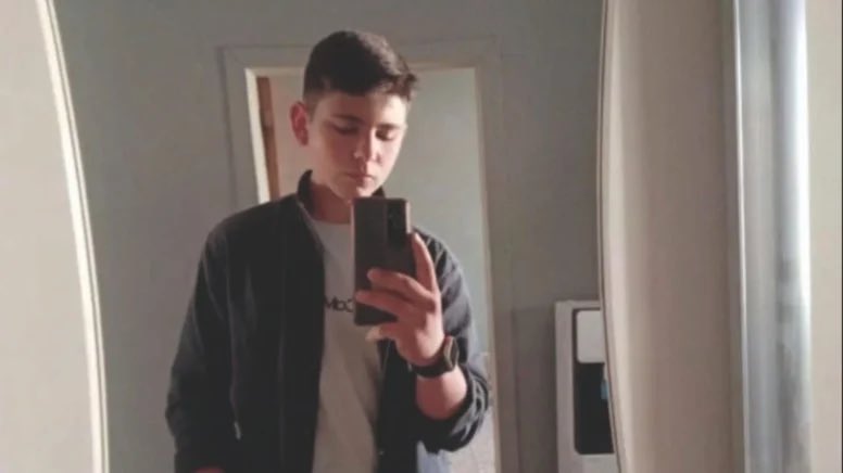 Aksaray Eskil'de çalıştığı atölyede üzerine kereste düşen 16 yaşındaki çocuk işçi Ruhi Can Çıracı yaşamını yitirdi. Ama çocuk sırf işçi ve fakir olduğu için gündem bile olmadı. Kimse bu olaydan dolayı hesap vermedi…